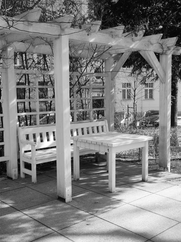 Pieds de poteaux : conseils pour un choix judicieux et durable